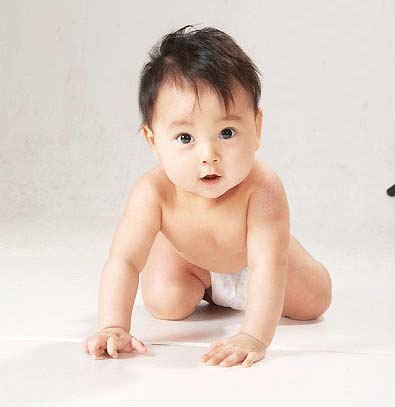 宝宝手牵手的学步方法(图)